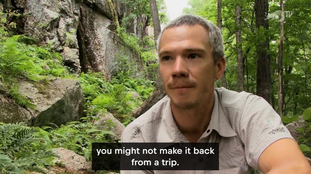 年复一年地以Ueli的方式从事这项运动,无疑将攀登推向了一个更高的层次,但同时你必须接受,你有可能在某一次出发后就再也回不来。