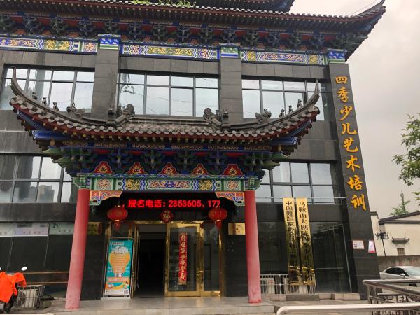 安徽墓地老板博物馆里开酒店 养巨型娃娃鱼和孔雀