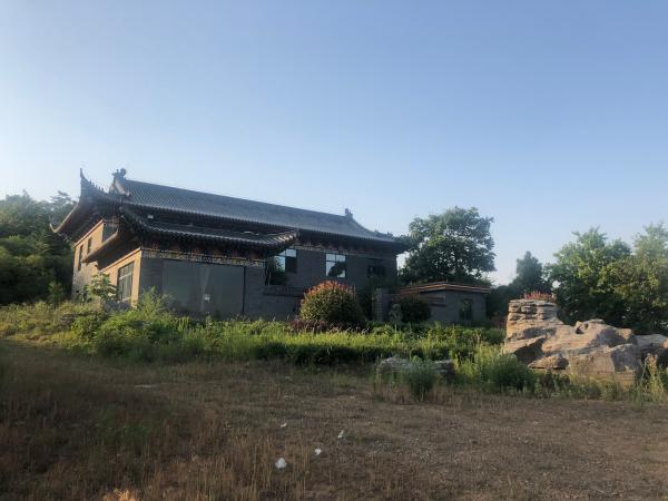安徽墓地老板博物馆里开酒店 养巨型娃娃鱼和孔雀